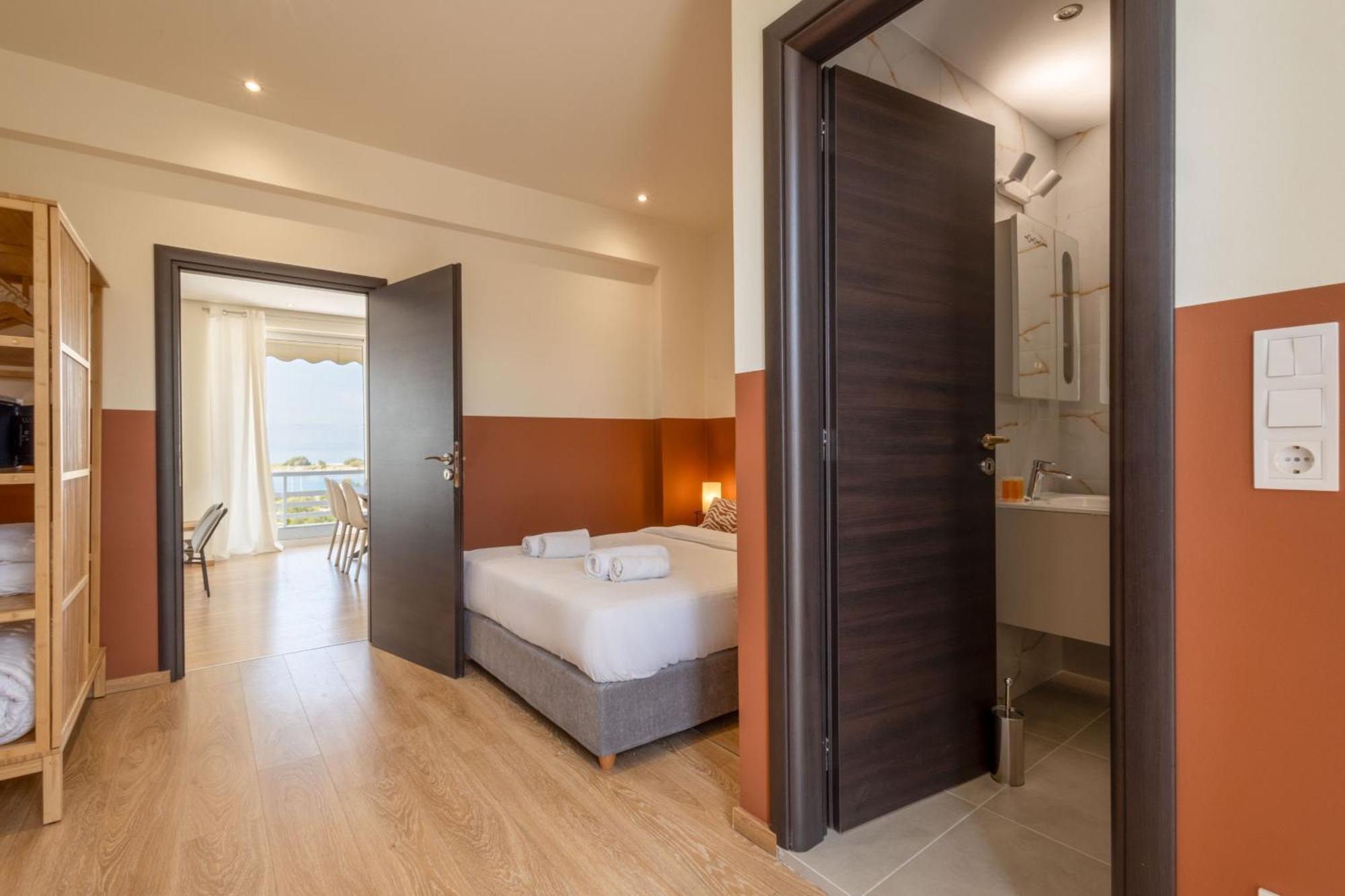 Luxurious 3-Bedroom Seaside Retreat Fully Renovated In 2025 雅典 外观 照片